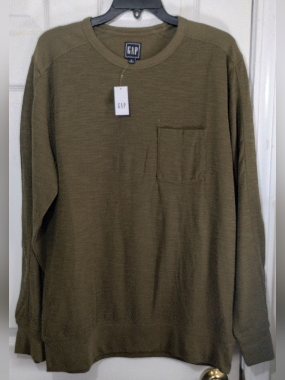 NWT Men's GAP Olive Green Long Sleeve Pocket Tee-Medium Weight